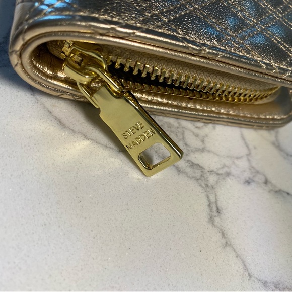 Steve Madden Gold Metallic Wallet - Picture 3 of 7